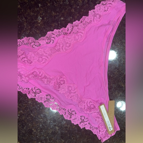 Fits Everybody Lace Tanga - Picture 4 of 13